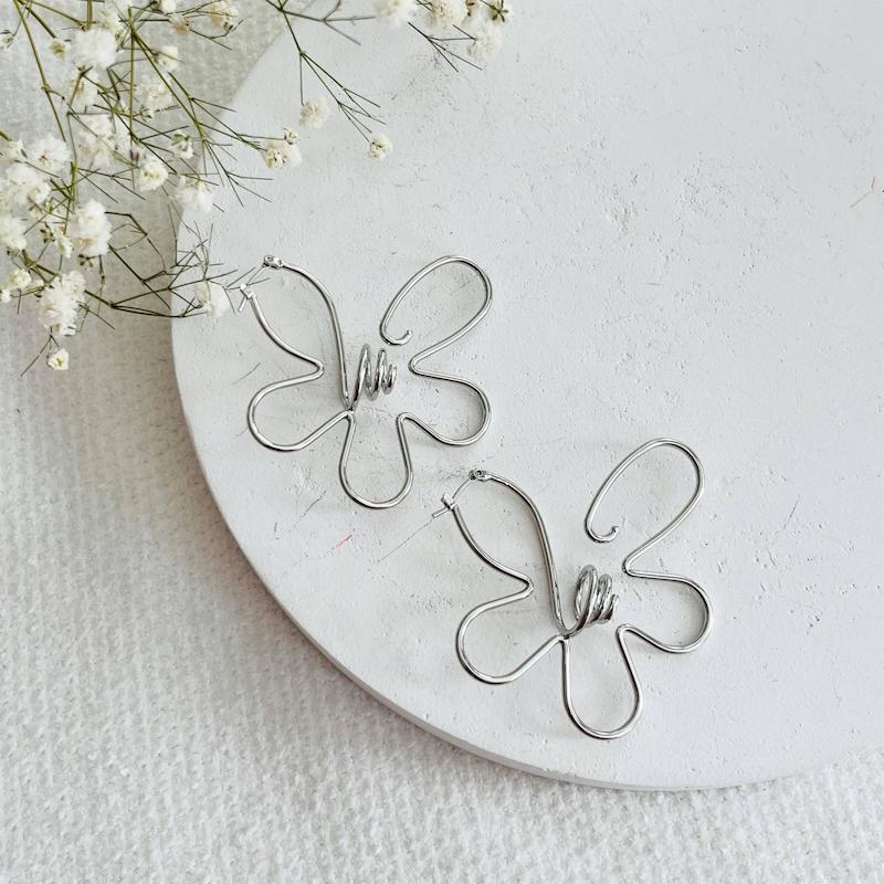 گوشواره پروانه نقره ای