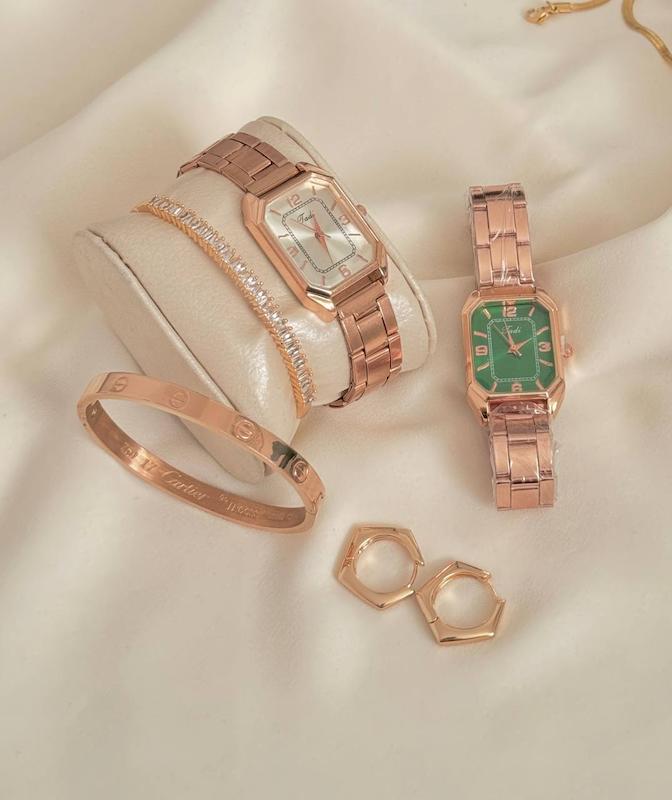 ساعت رزگلد و‌دستبنداش