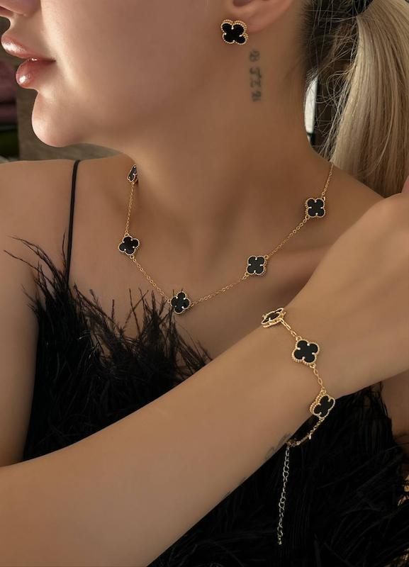 نیم ست ونکلیف طلایی مشکی