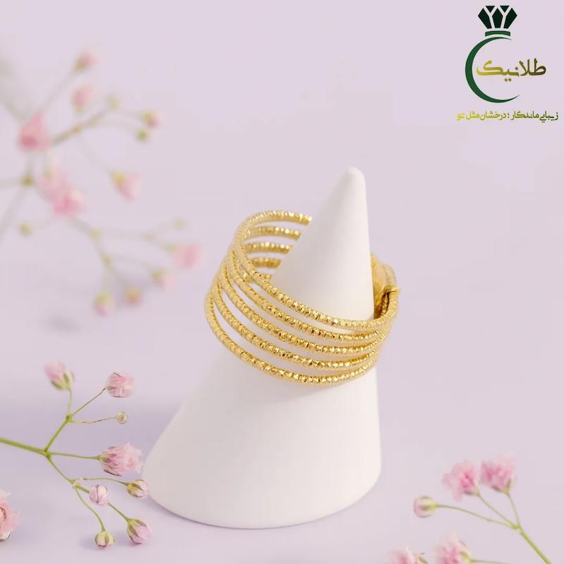 انگشتر رشته ای طلایی بدلیجات ژوپینگ با طراحی طلایی ظریف و رنگ ثابت ضدحساسیت