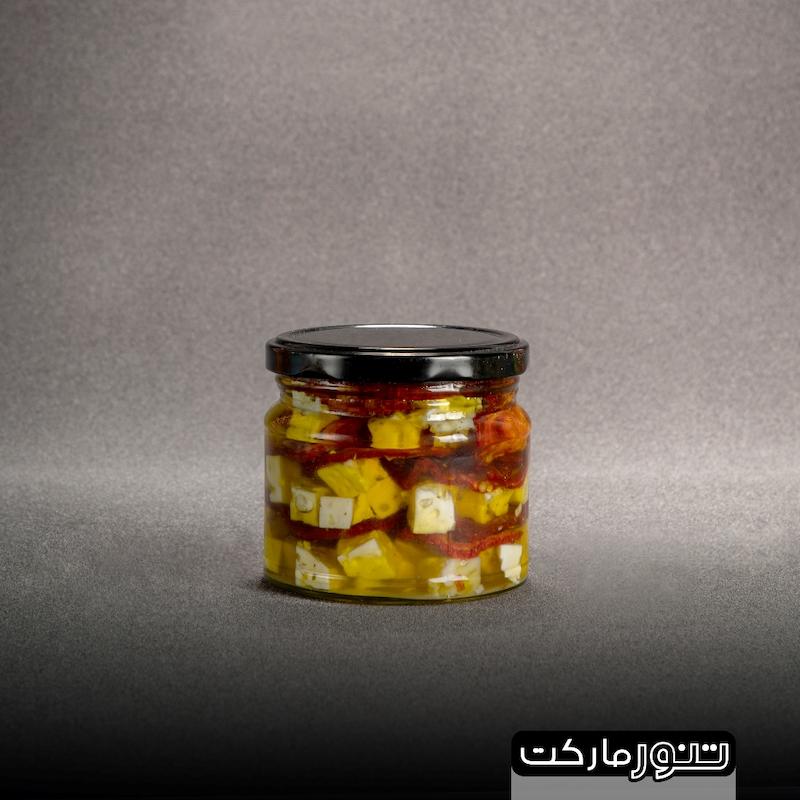پنیر و گوجه خشک در روغن زیتون