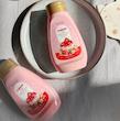 نمک بدن لایه بردار کیک توت فرنگی بیوآکوا وزن ۴۳۰ گرم Strawberry Cake Bath Salt