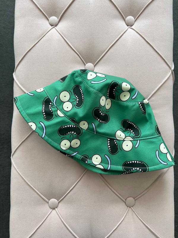 کلاه باکت ریک اند مورتی زمینه سبز