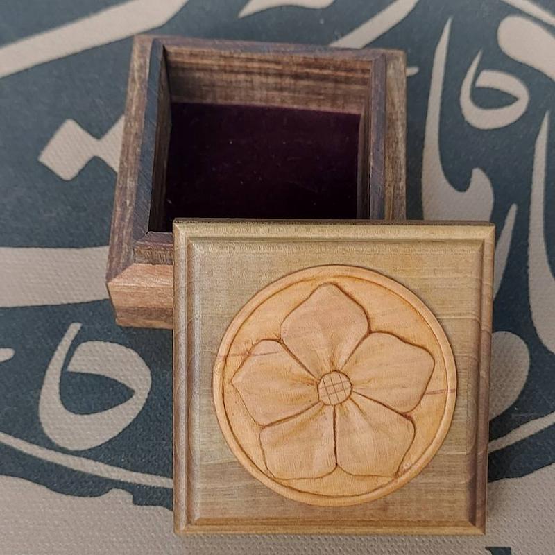 جعبه مضراب چوبی منبت کاری مربع طرح B71