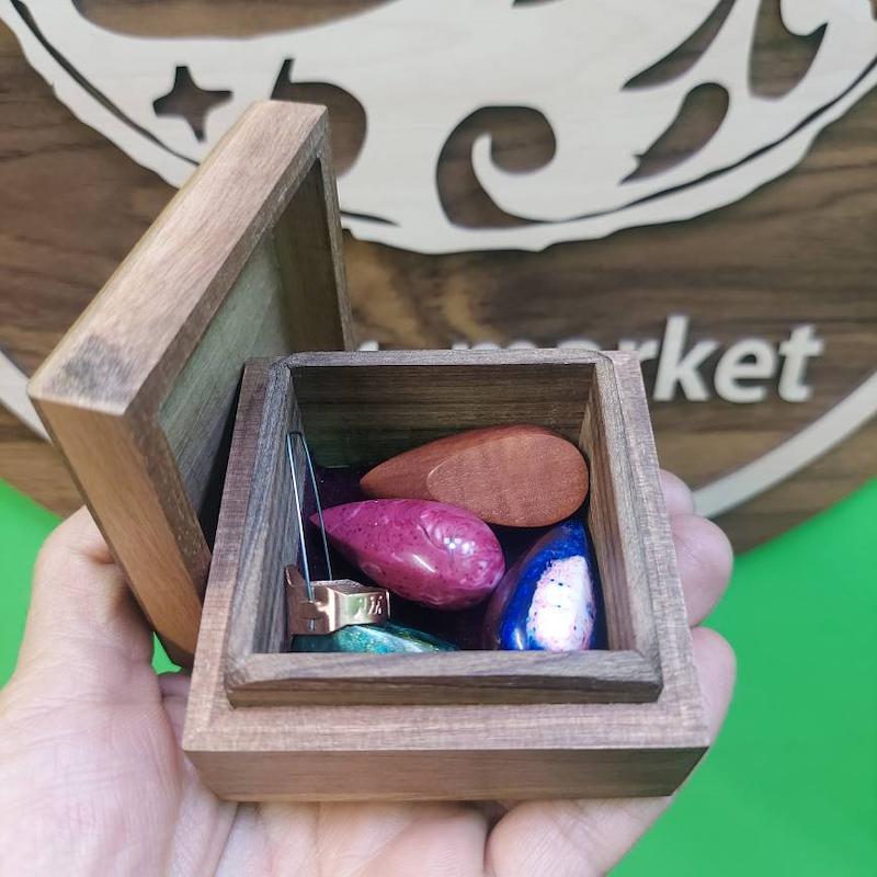 جعبه مضراب چوبی منبت کاری مربع طرح B71