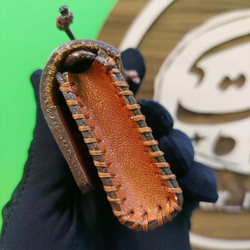 کیف مضراب گردنی چرم طبیعی نقاشی شده