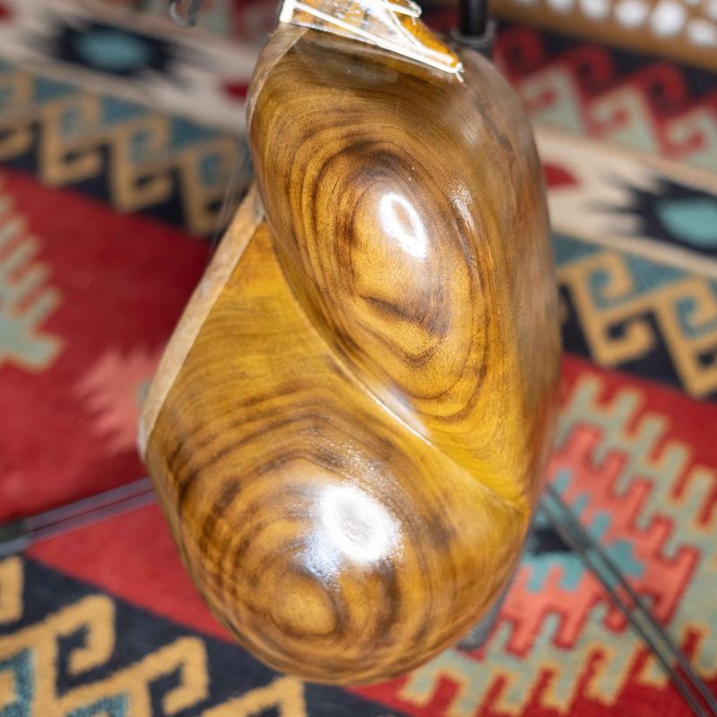نمای نزدیک کاسه تار طاووسی