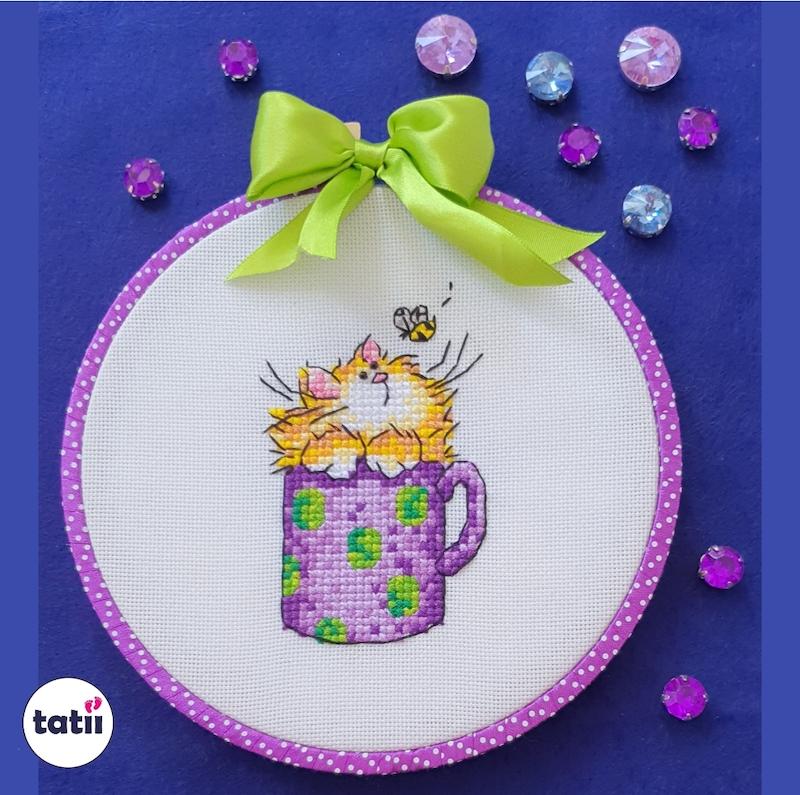 دیوارکوب شماره دوزی گربه لیوانی