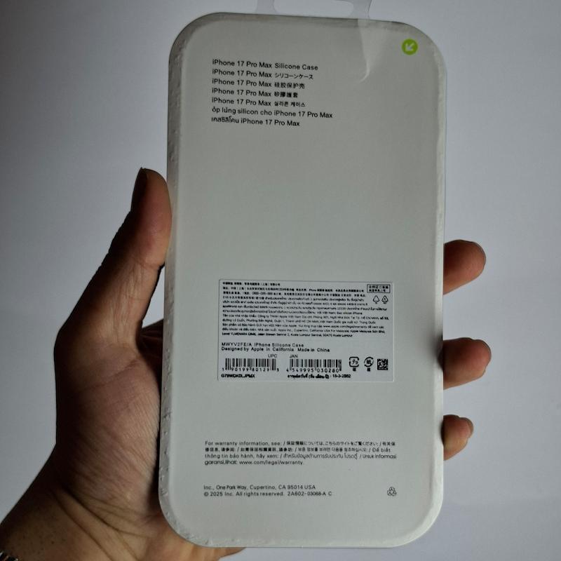 کاور IPhone 18 Pro Max / IPhone 17 Pro Max سیلیکونی اورجینال پاک کنی اپل آیفون ۱۷ پرو مکس و آیفون ۱۸ پرو مکس