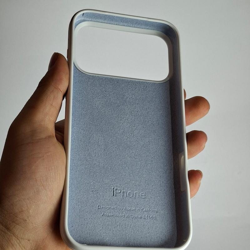 کاور IPhone 18 Pro / IPhone 17 Pro سیلیکونی اورجینال پاک کنی اپل آیفون ۱۷ پرو و آیفون ۱۸ پرو