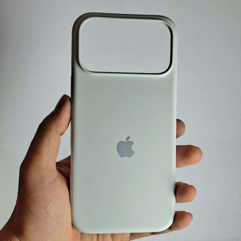 کاور IPhone 18 Pro / IPhone 17 Pro سیلیکونی اورجینال پاک کنی اپل آیفون ۱۷ پرو و آیفون ۱۸ پرو