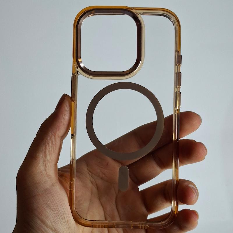 کاور IPhone 16 Pro شفاف طلایی متال مگسیف ساپورت اپل‌ آیفون ۱۶ پرو
