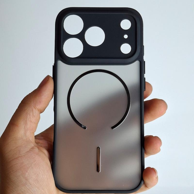کاور IPhone 17 Pro دارک کانسپت مگسیف اپل آیفون ۱۷ پرو