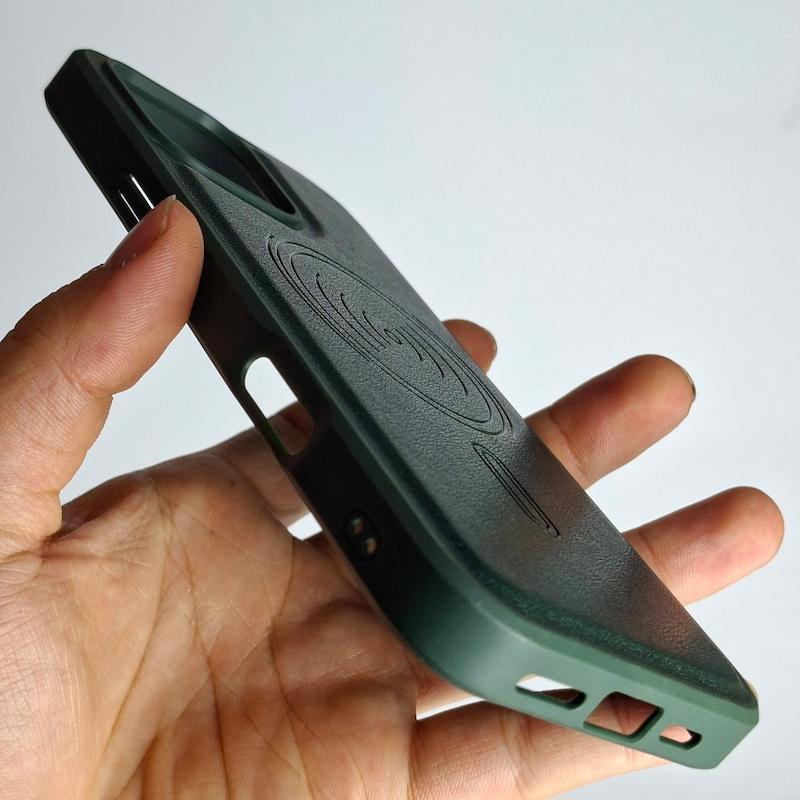 کاور IPhone 16 Pro Max پشت چرمی مگسیف ساپورت اپل آیفون ۱۶ پرومکس
