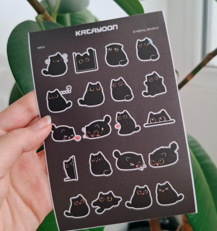 استیکر گربه سیاه