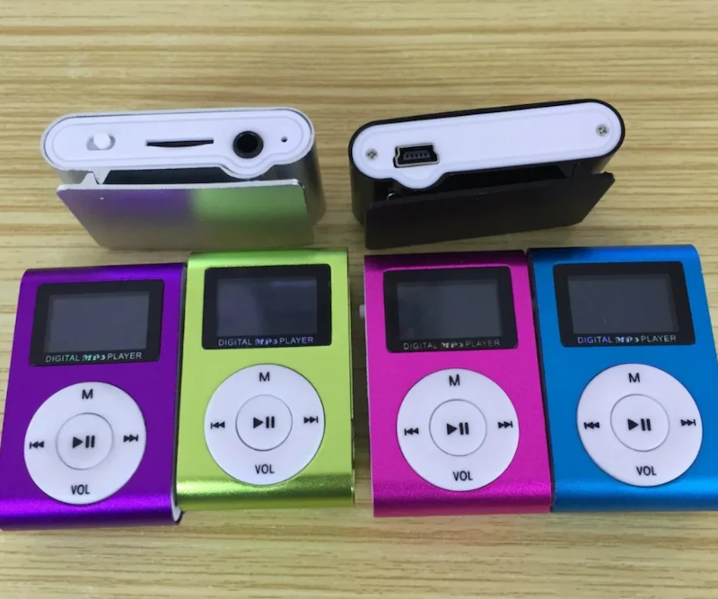 mp3 player دیجیتال دارای صفحه نمایش پک نایلونی با هندزفری ساده 