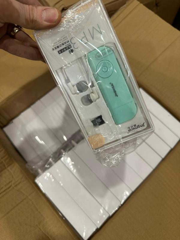 mp3 player پخش کننده موزیک همراه با رم و هندزفری 
