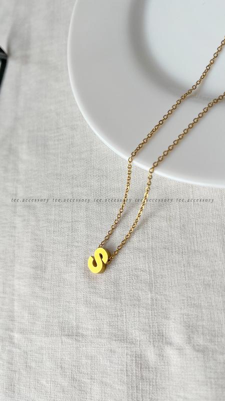 گردنبند حرف s