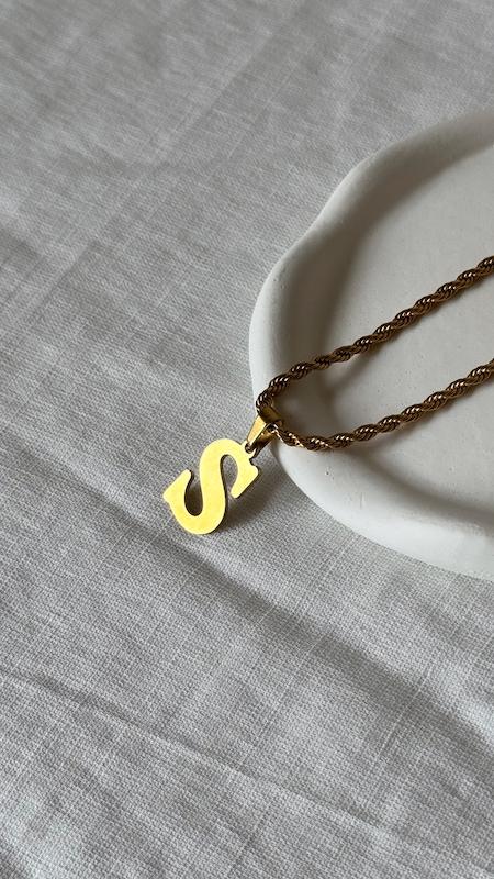 گردنبند حرف S