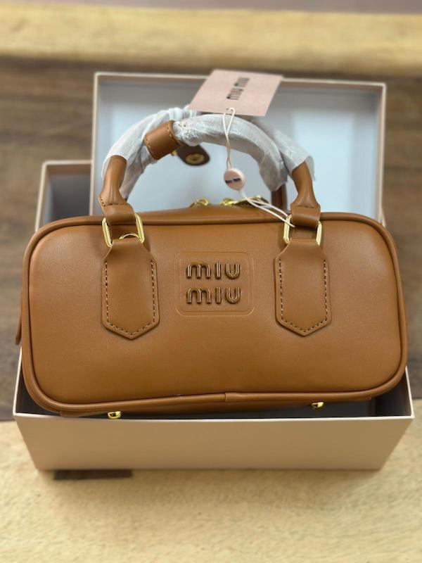 کیف زنانه میو میو مستر کوآلیتی ۲۲ سانتی متر