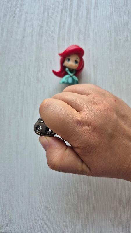 استوپر پلاستیکی (سرمنگوله فنردار)مدل بیضی کرمی و نقره ای