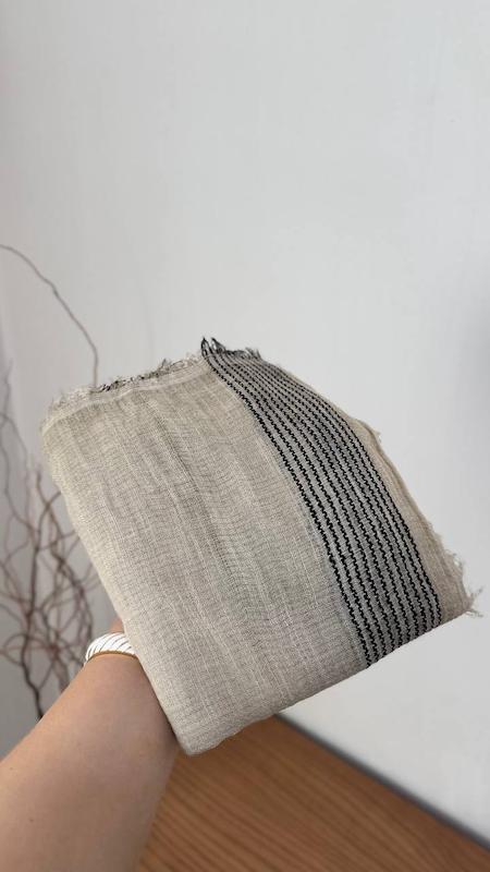 شال کنفی حاشیه خطی