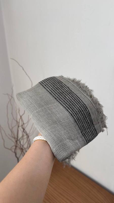 شال کنفی حاشیه خطی