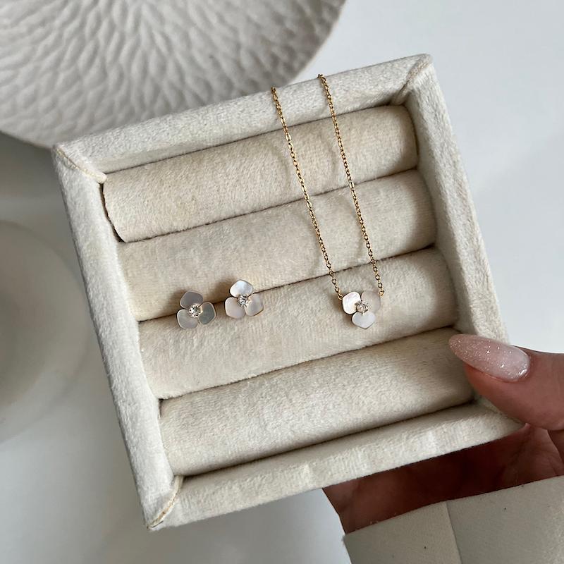 ست گردنبند گوشواره سه برگ