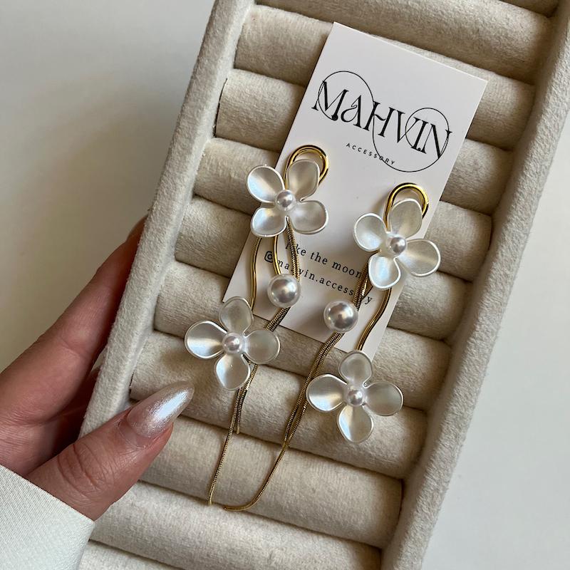 گوشوار دو گل اویز