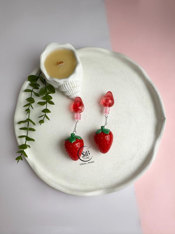 بالم لب و برق لب توت فرنگی 