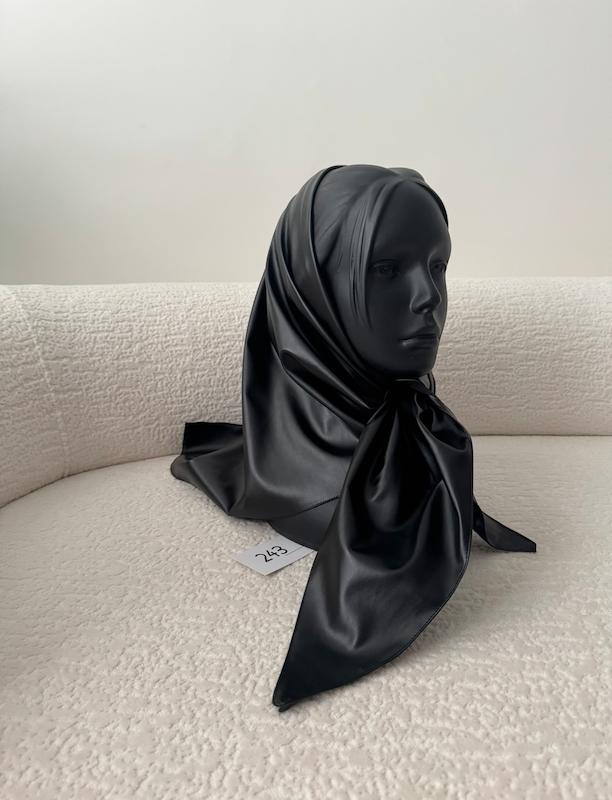 مدیوم اسکارف چرم مشکی 🖤