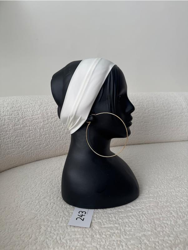 هدبند سفید 🐻‍❄️