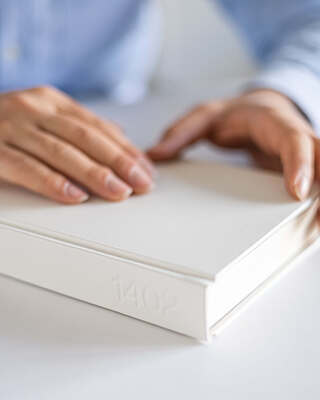 دفتر ۱۴۰۲ (جلد سخت سفید) + رویهٔ محافظ