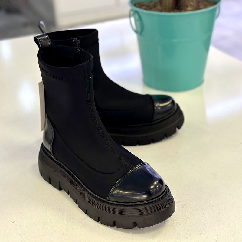 کفش نیم بوت زنانه مدل Stradivarius Flat Ankle Boots - BTB10