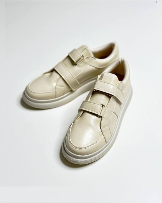 کفش راحتی زنانه مدلStradivarius Sneakers - LFD.C57