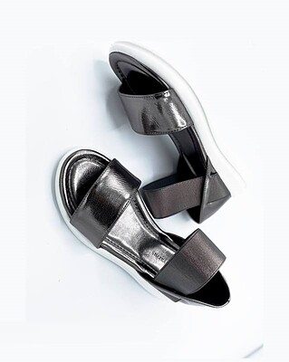 صندل زنانه مدل Stradivarius Sandal - SDs63