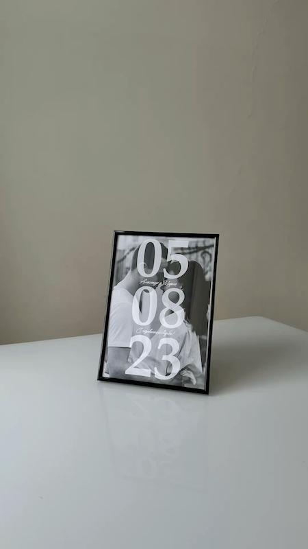 قاب عکس تاریخ خاص – مدل مینیمال عاشقانه