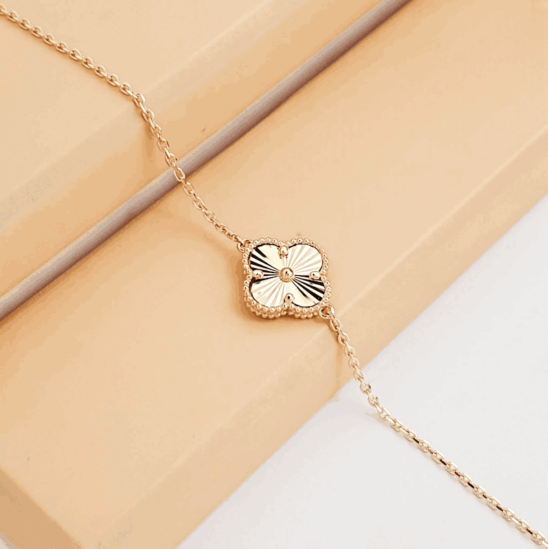 دستبند طلا ونکلیف الحمرا تراش خورده