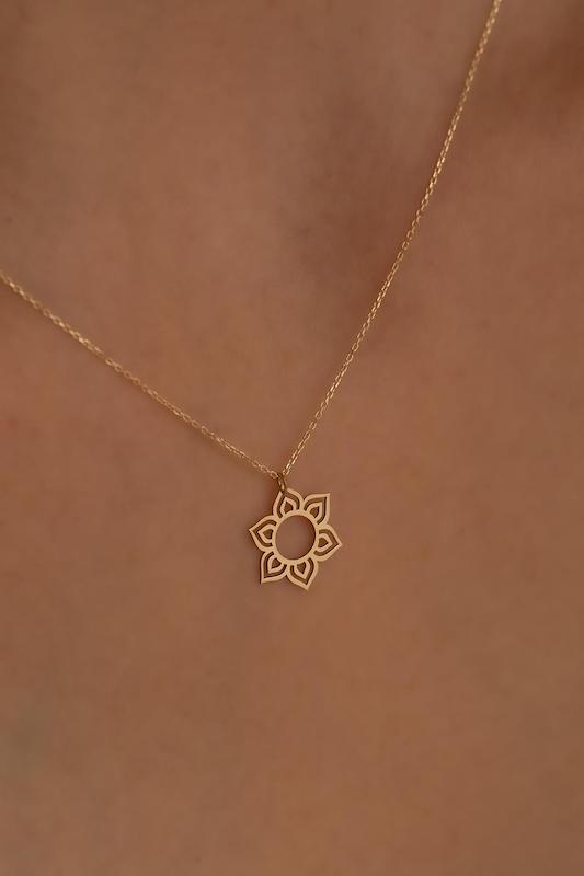 پلاک آویز طلا خورشید اسلیمی