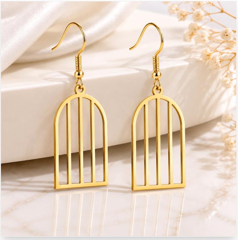 گوشواره طلا زنانه ۱۸ عیار مدل آرک با قفل آویز عصایی