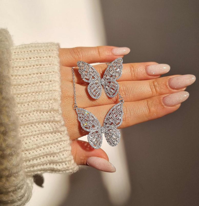 گردنبند پروانه جواهری