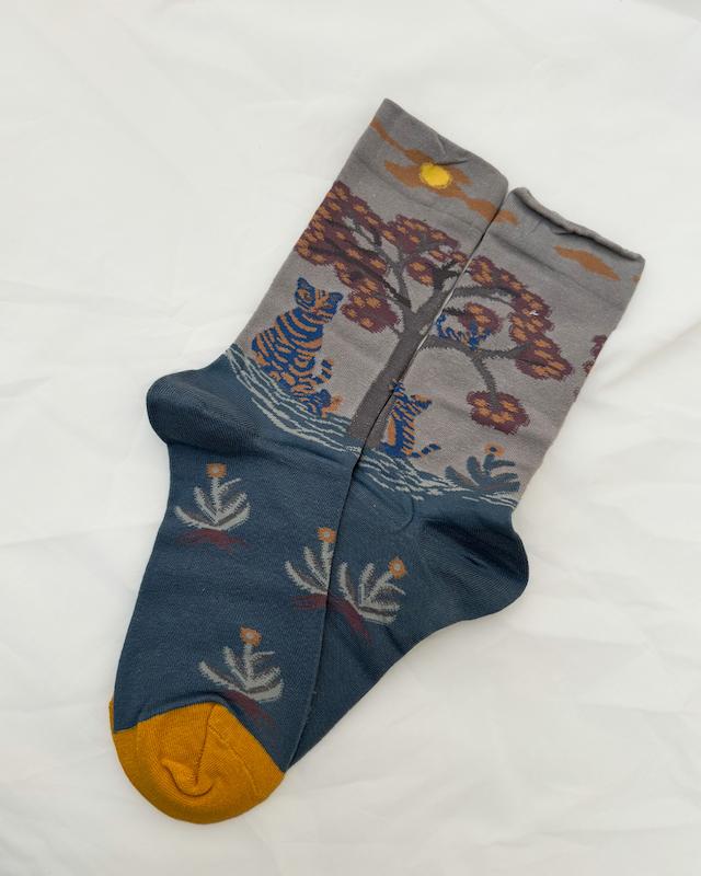 جوراب گربه در بیشه