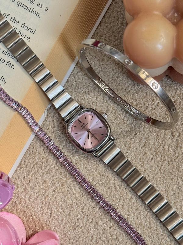 ساعت دنیل صورتی کد 34