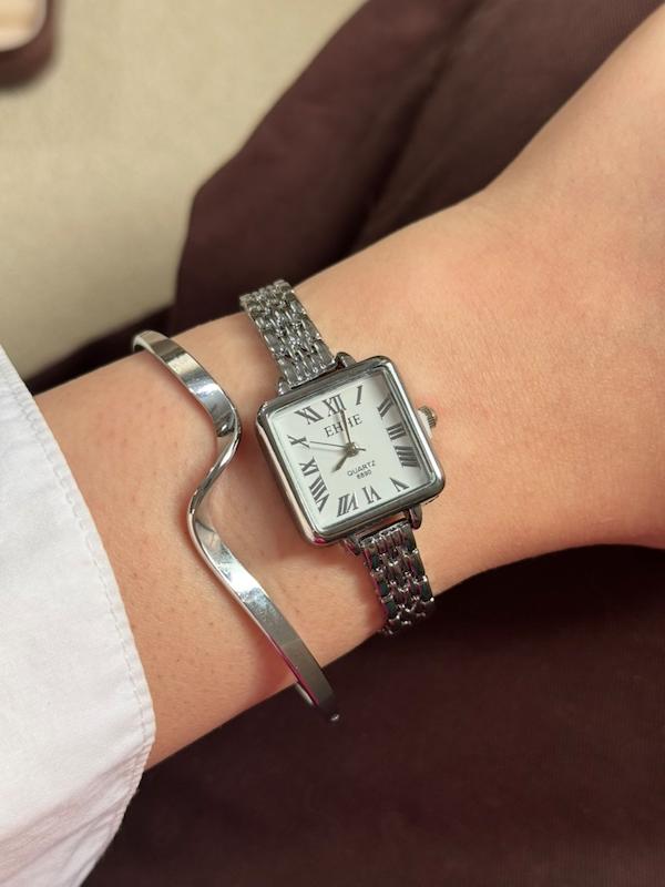 ساعت ظریف صفحه مربع کد ۶۲