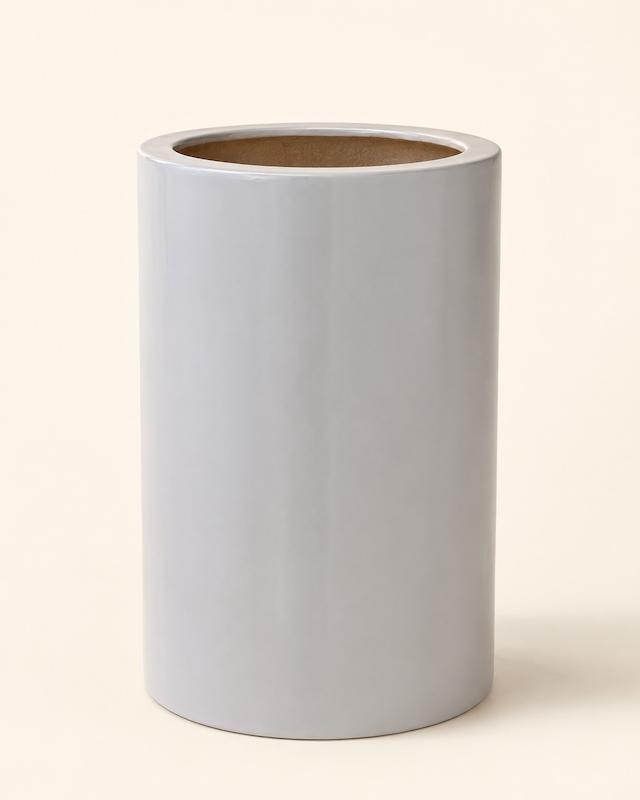 استوانه ای سفید بلند