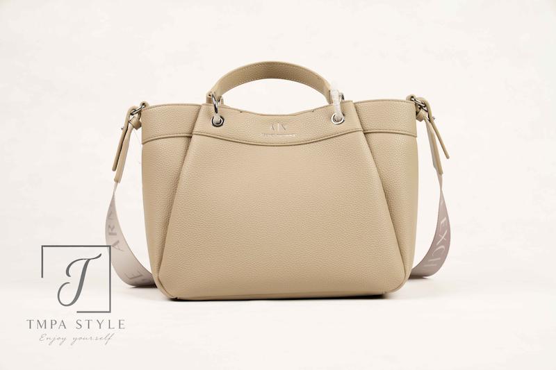 کیف دستی زنانه برند آرمانی اکسچنج (Armani Exchange) کرم