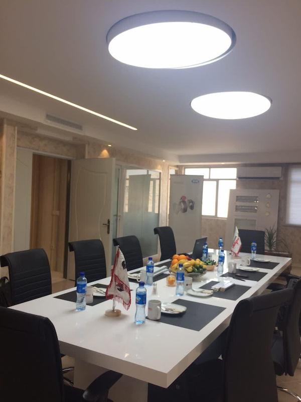 میز کنفرانس