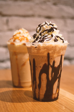 فراپه چیست؟ طرز تهیه فراپه قهوه در خانه با اسپرسو و قهوه فوری