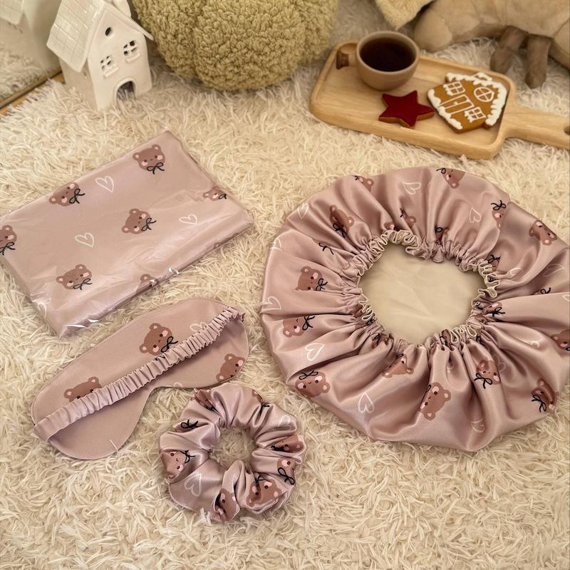 روبالشی، کلاه خواب،چشمبند و اسکرانچی تدی پاپیونی