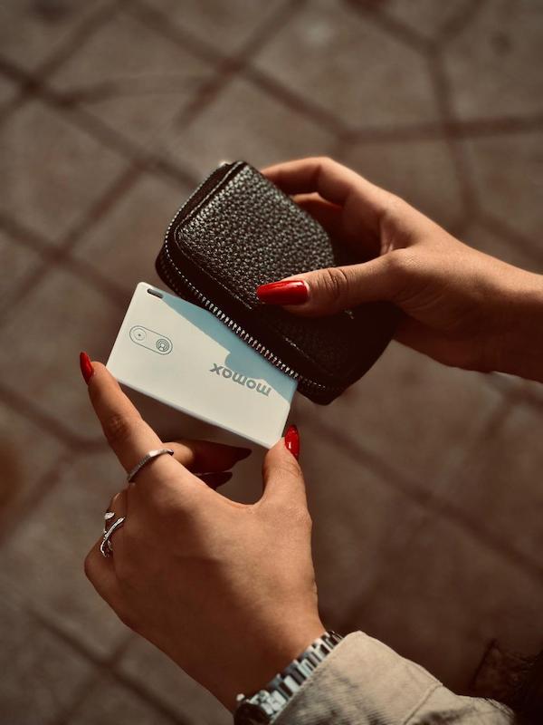 کارت ردیاب Momax مدل BR6 – ردیاب کوچک و حرفه‌ای برای کیف، کلید و وسایل شخصی Momax BR6 Tracker Card – Small &Professional Locator for Wallet, Keys & Personal Items